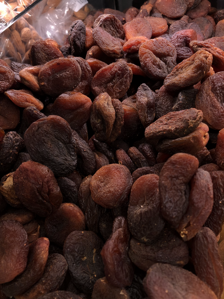 Organic dried apricots